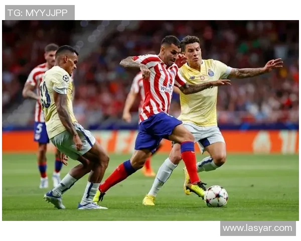 足总杯精彩对决里昂与波尔图激战成平局帽子戏法引发全场热烈反响