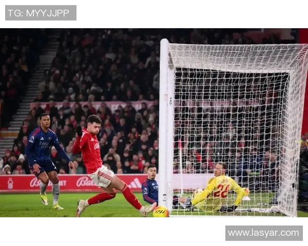 阿森纳友谊赛大胜热刺乌龙球引发争议判罚全场沸腾