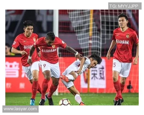 中超焦点战：多特蒙德与尤文图斯激战成平局全场沸腾解析