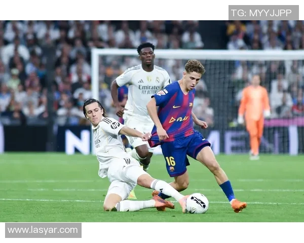 德甲经典对决皇马与巴萨战成平局决胜时刻引发全场狂欢