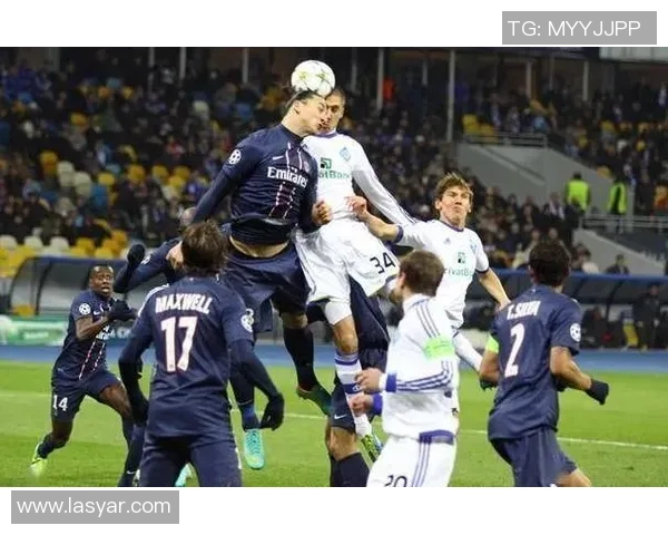 巴萨友谊赛大胜巴黎圣日耳曼六球狂潮引爆全场激情