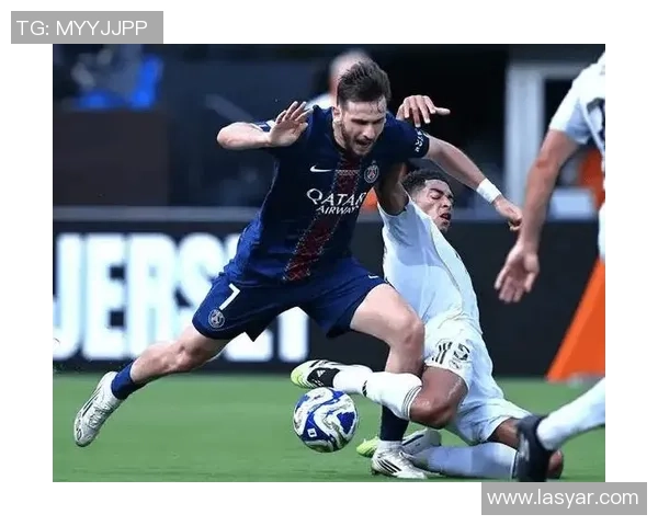 足总杯精彩对决多特蒙德与巴黎圣日耳曼战成平局点球大战引发热议