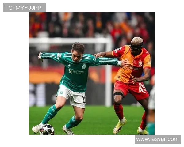 中超精彩对决：那不勒斯与利物浦战平神扑引发争议判罚全场沸腾